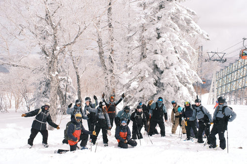 翎雪岭二世谷學員與教練雪地大合照