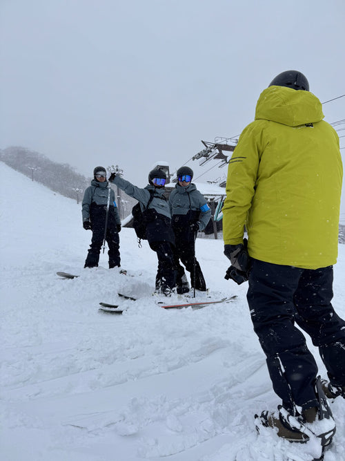 翎雪岭教練於二世谷帶學員上課